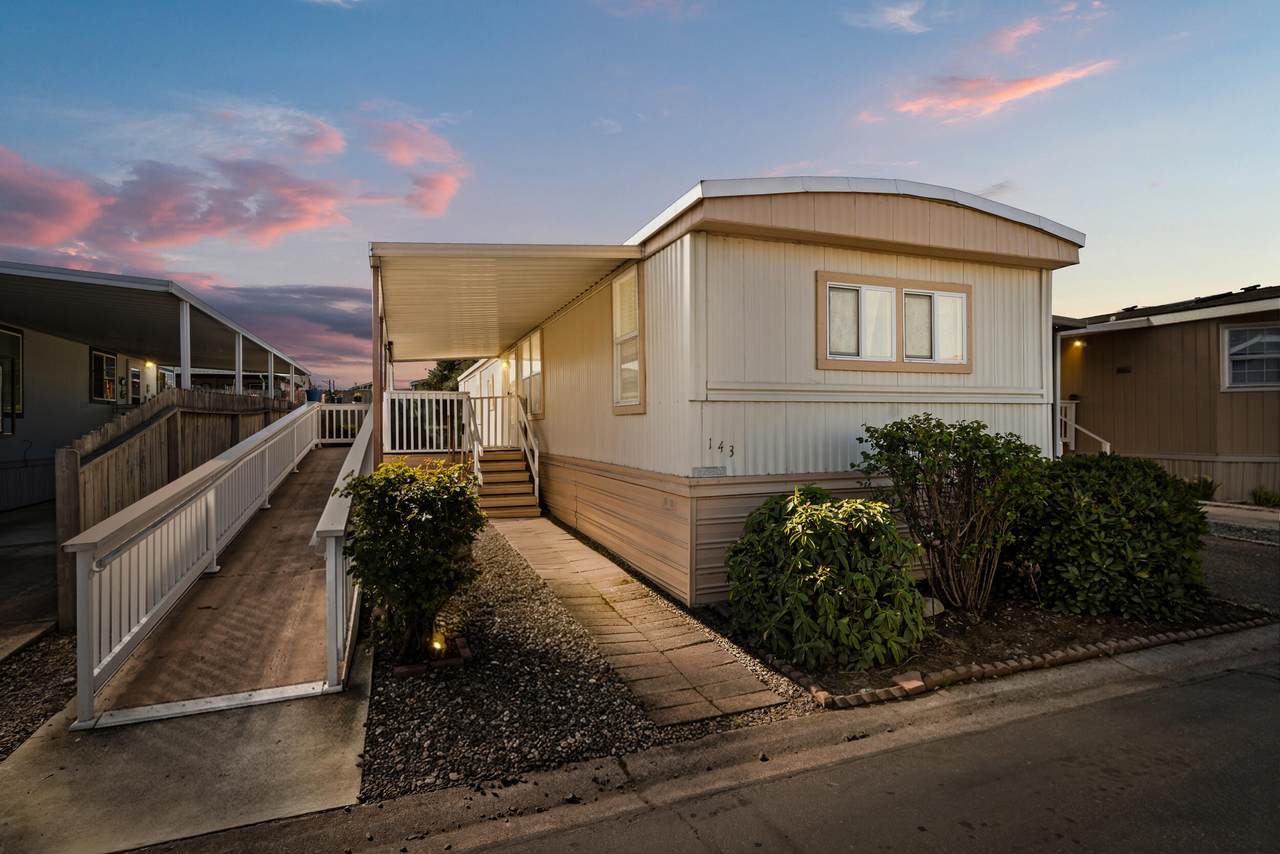 3555 Pacific Highway - Photo 1