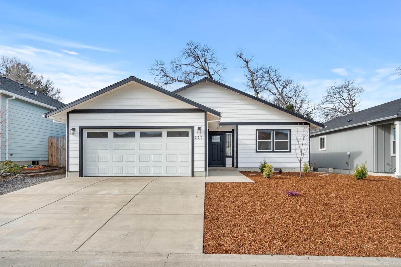 221 Christopher Way - Photo 1