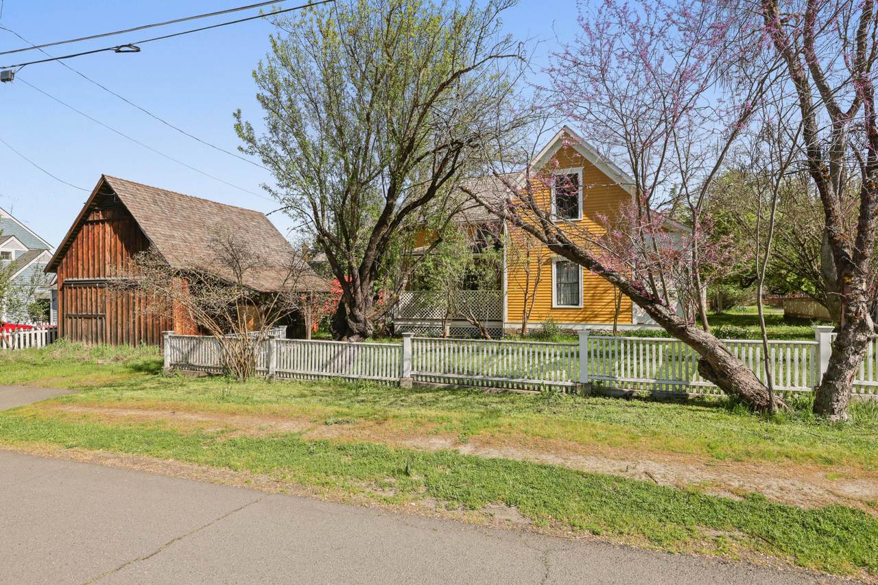 220 8th Street - Photo 1