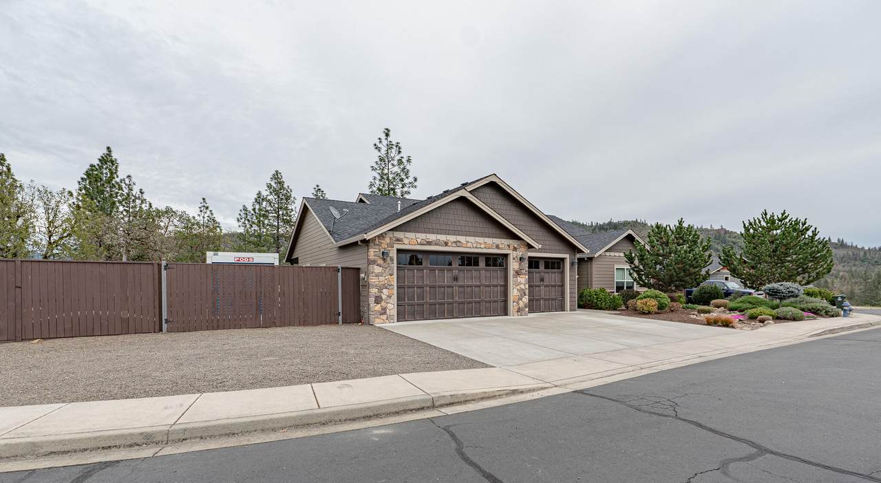 217 White Oak Way - Photo 1