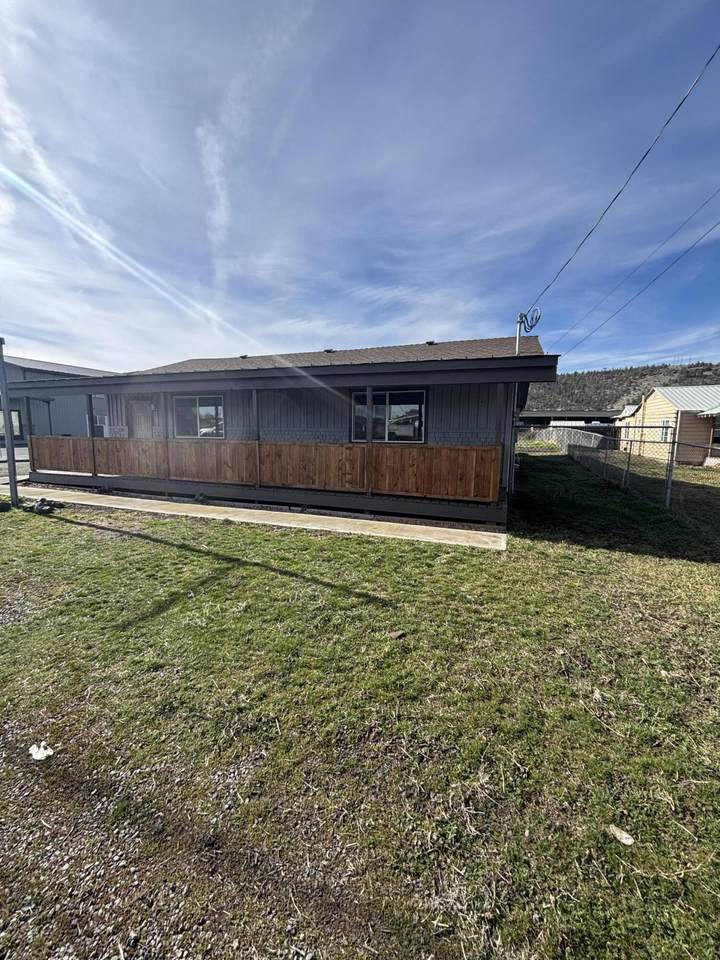 949 Madras Highway - Photo 1