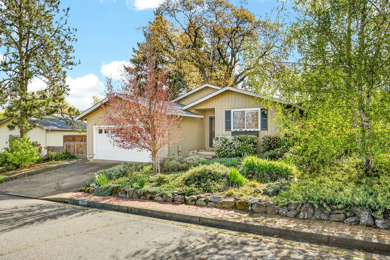 760 Oak Knoll Drive - Photo 1