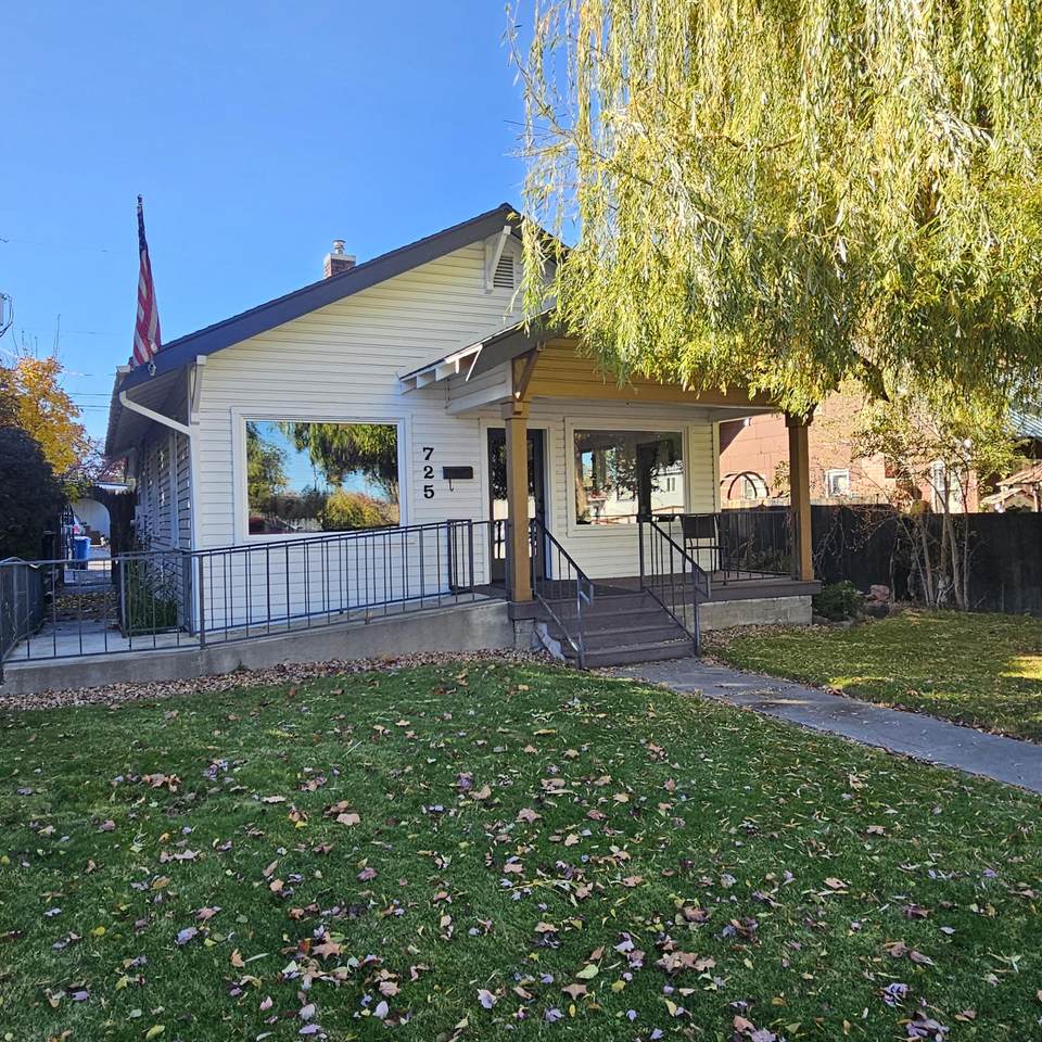 725 8th Street - Photo 1