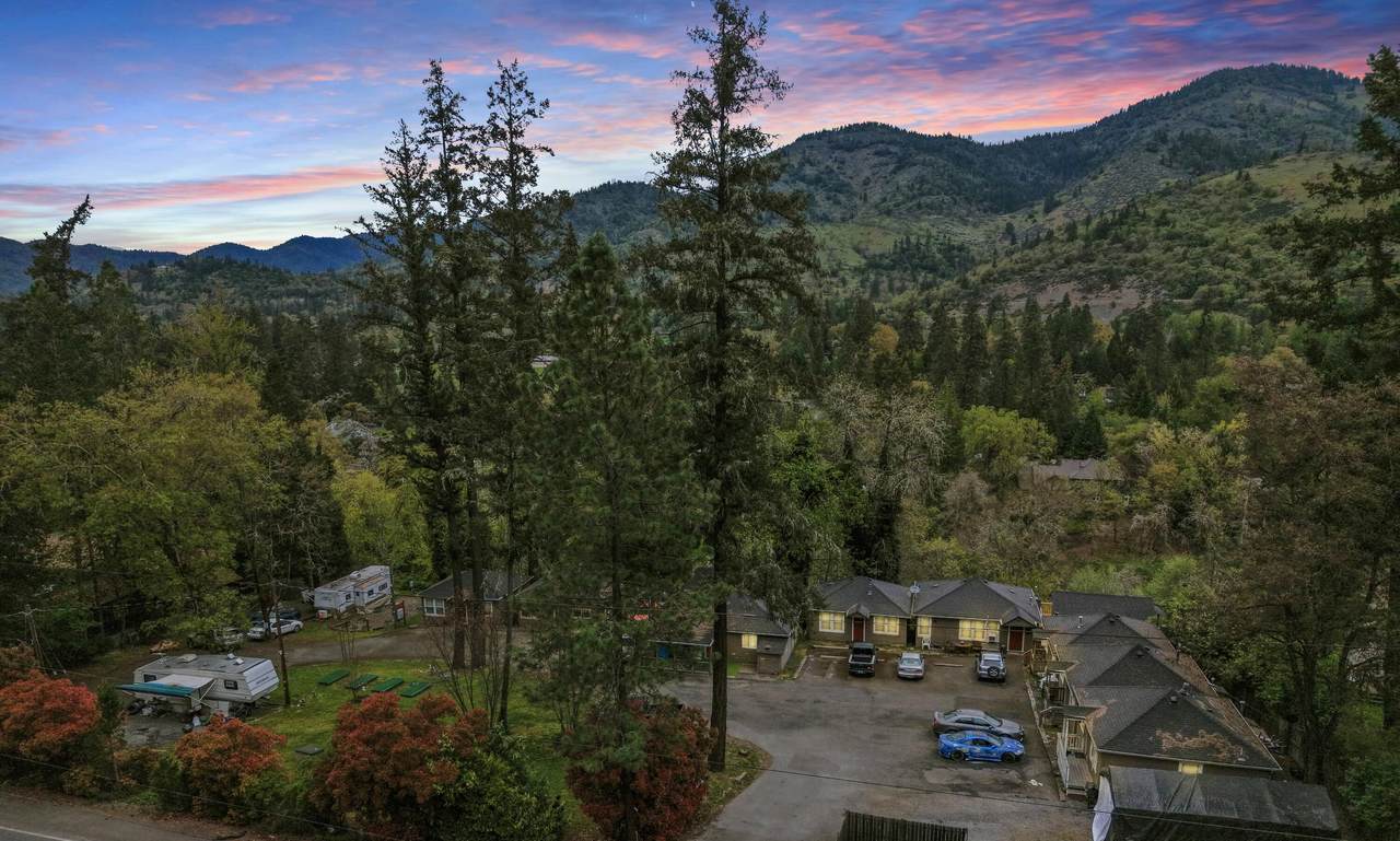 4600 Rogue River Highway - Photo 1