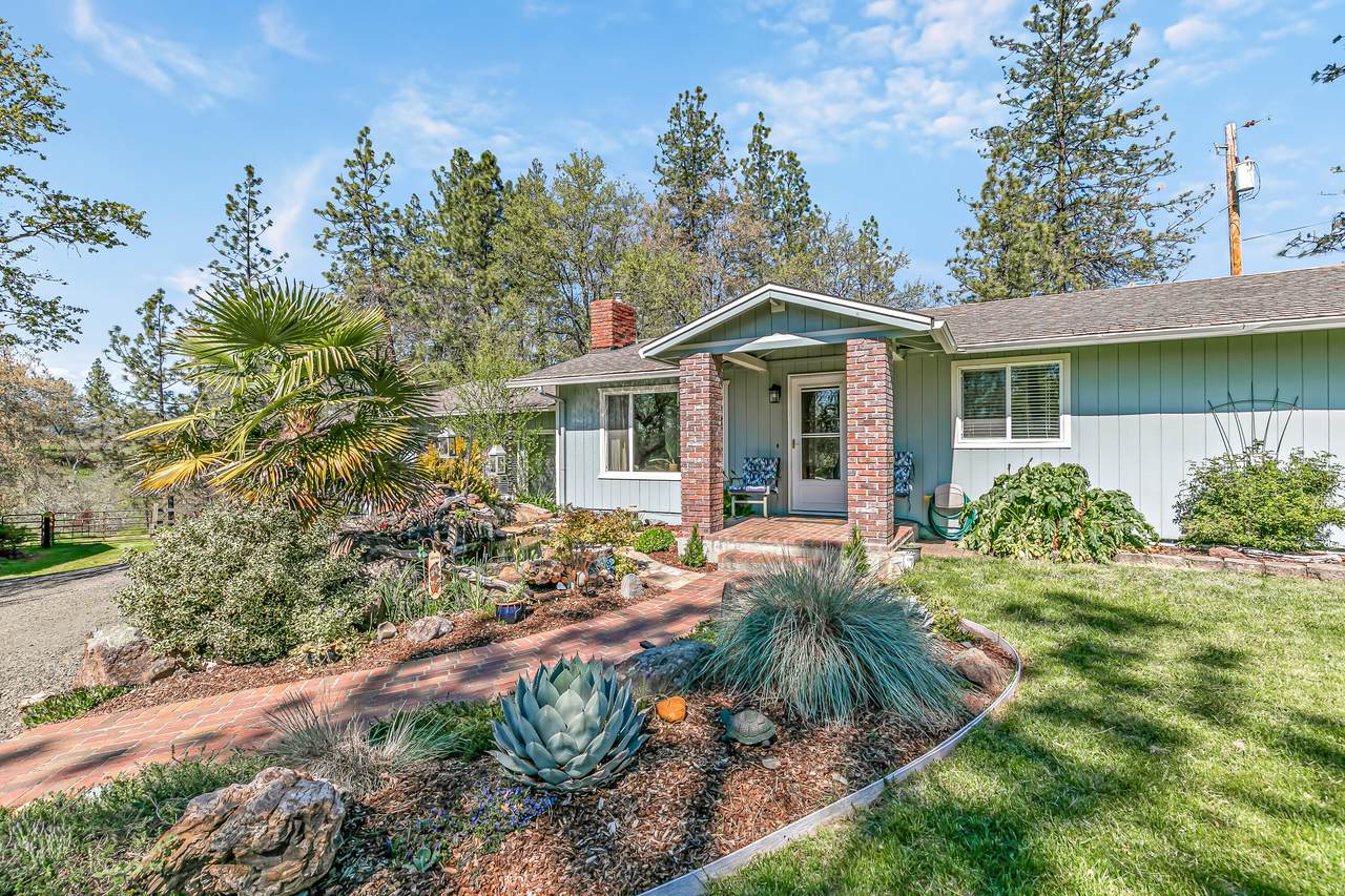 912 Mountain View Drive - Photo 1