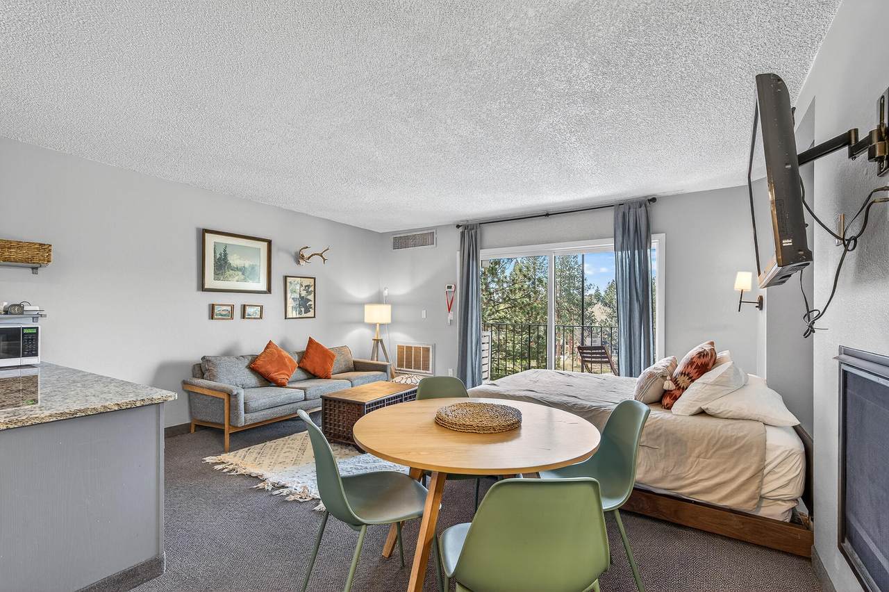 1565 Wall Street - Photo 1