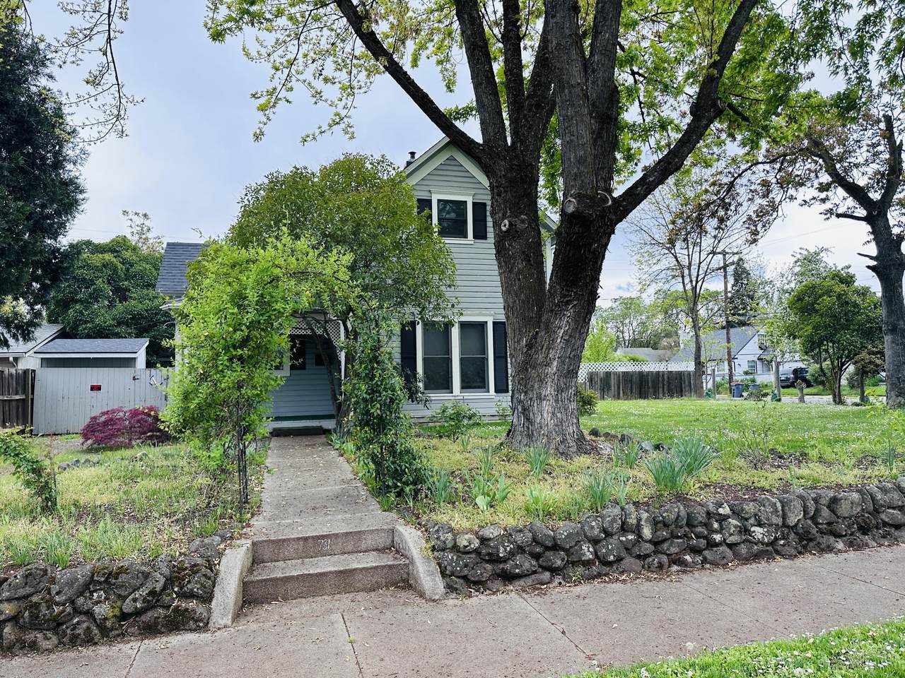 731 2nd Street - Photo 1