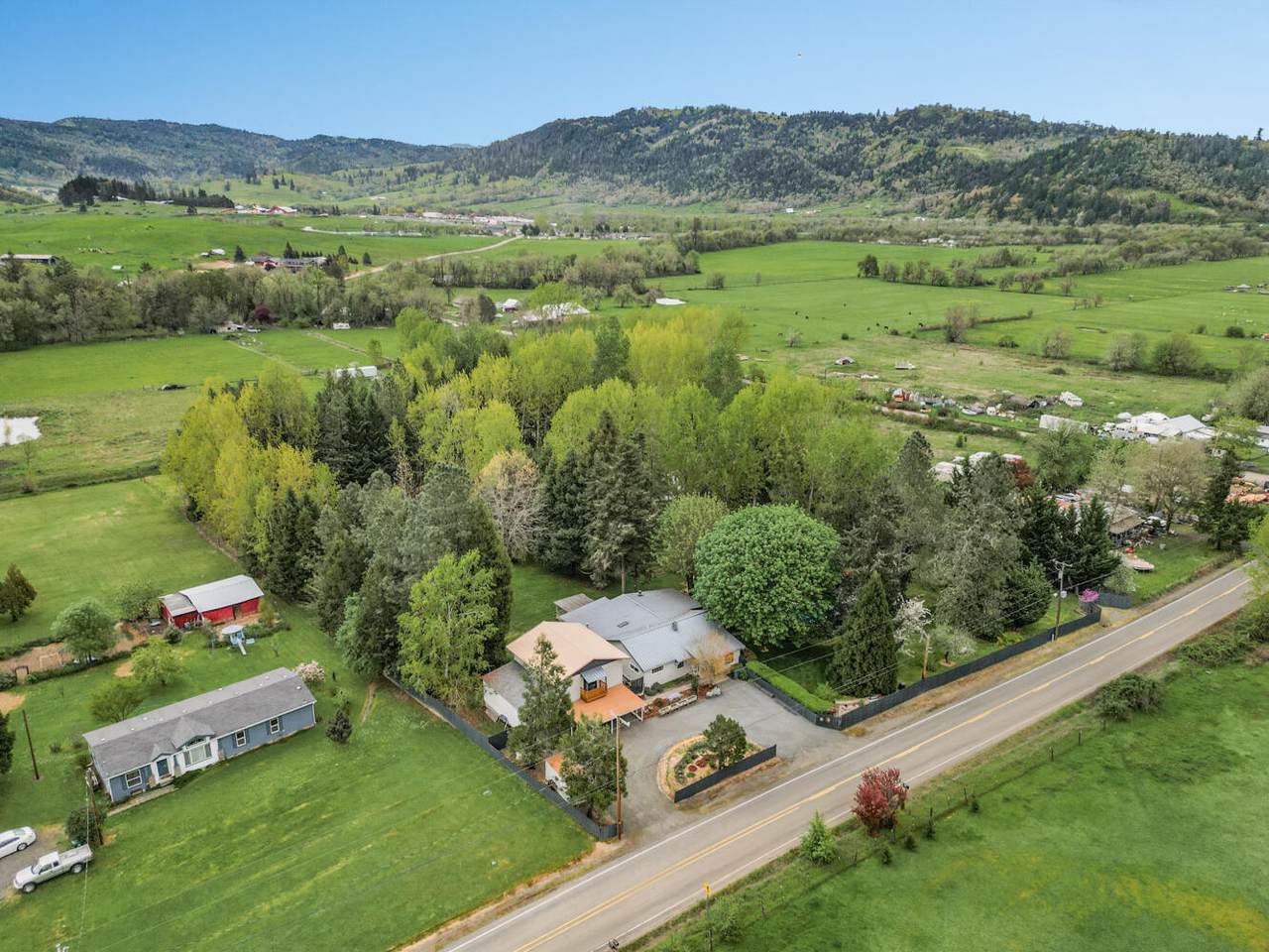 1381 Oak Hill Road - Photo 1
