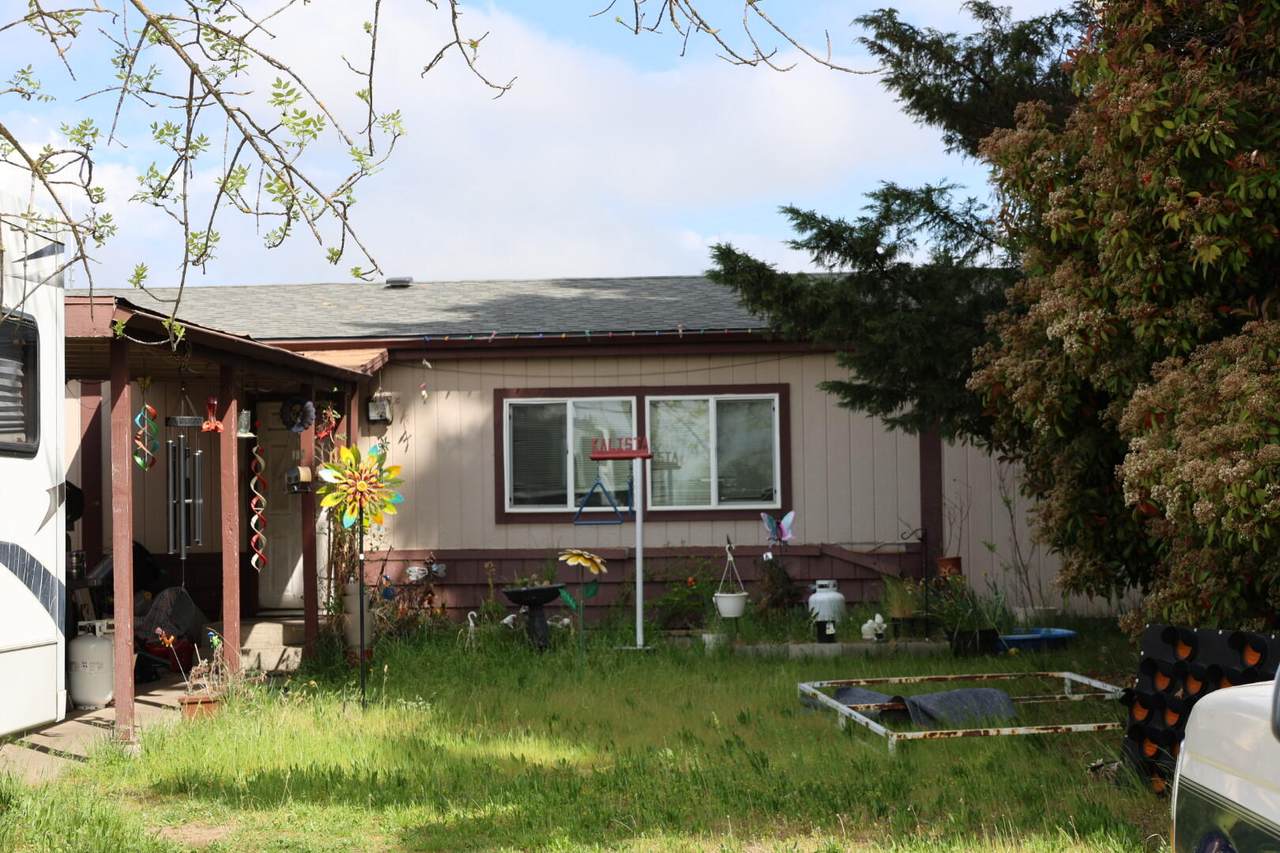 2885 Avenue A - Photo 1