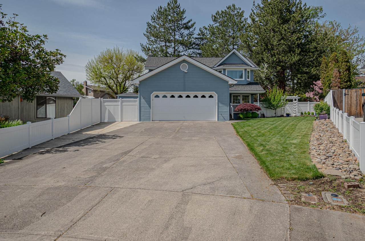 2537 Seville Circle - Photo 1