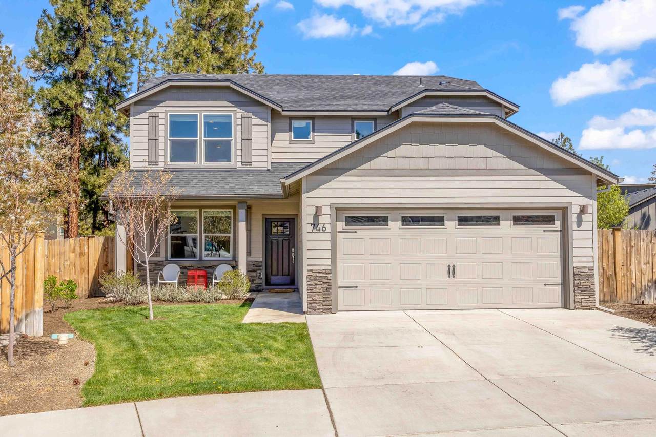 746 Roundhouse Court - Photo 1