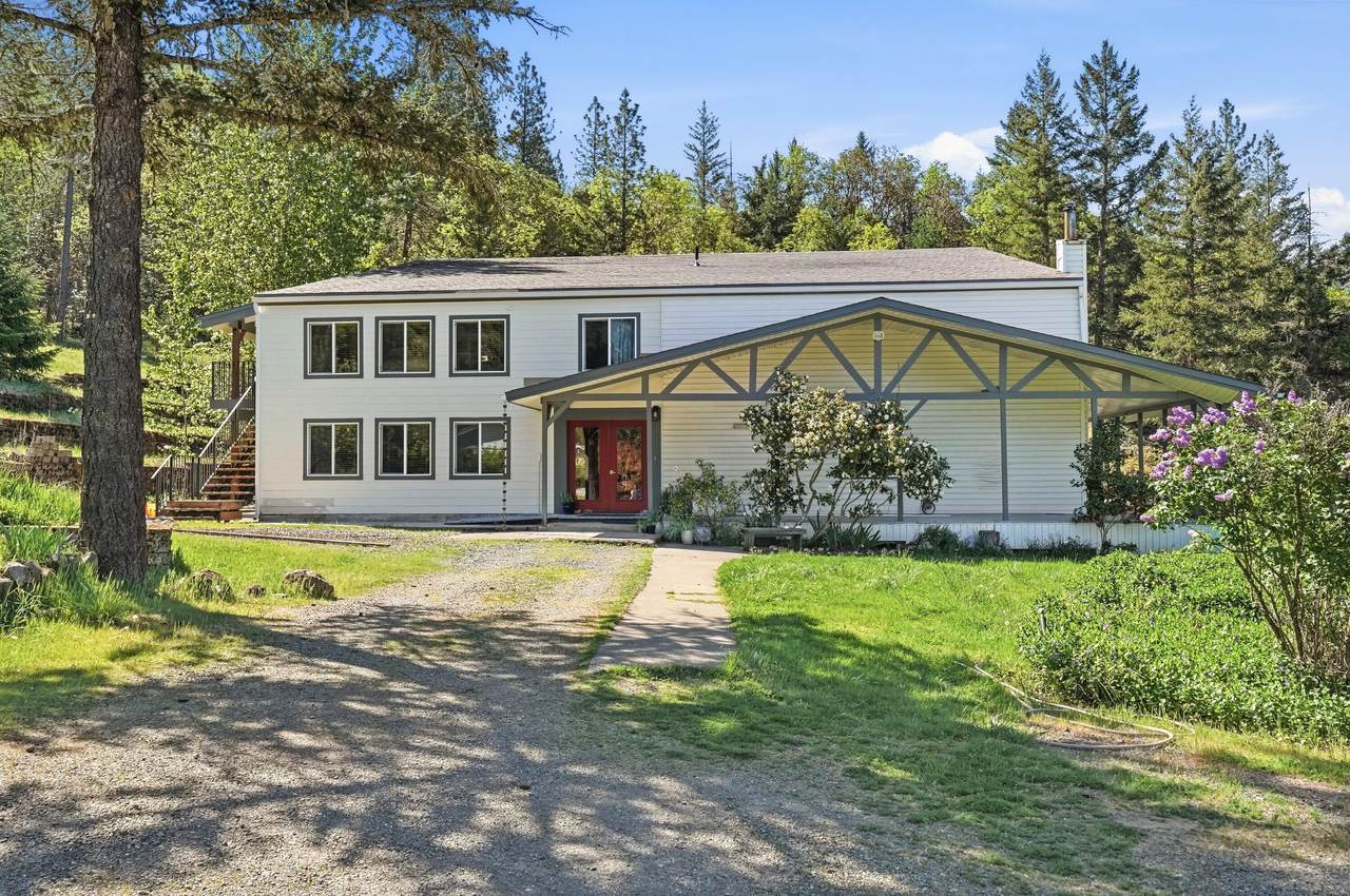 827 Summit Loop - Photo 1