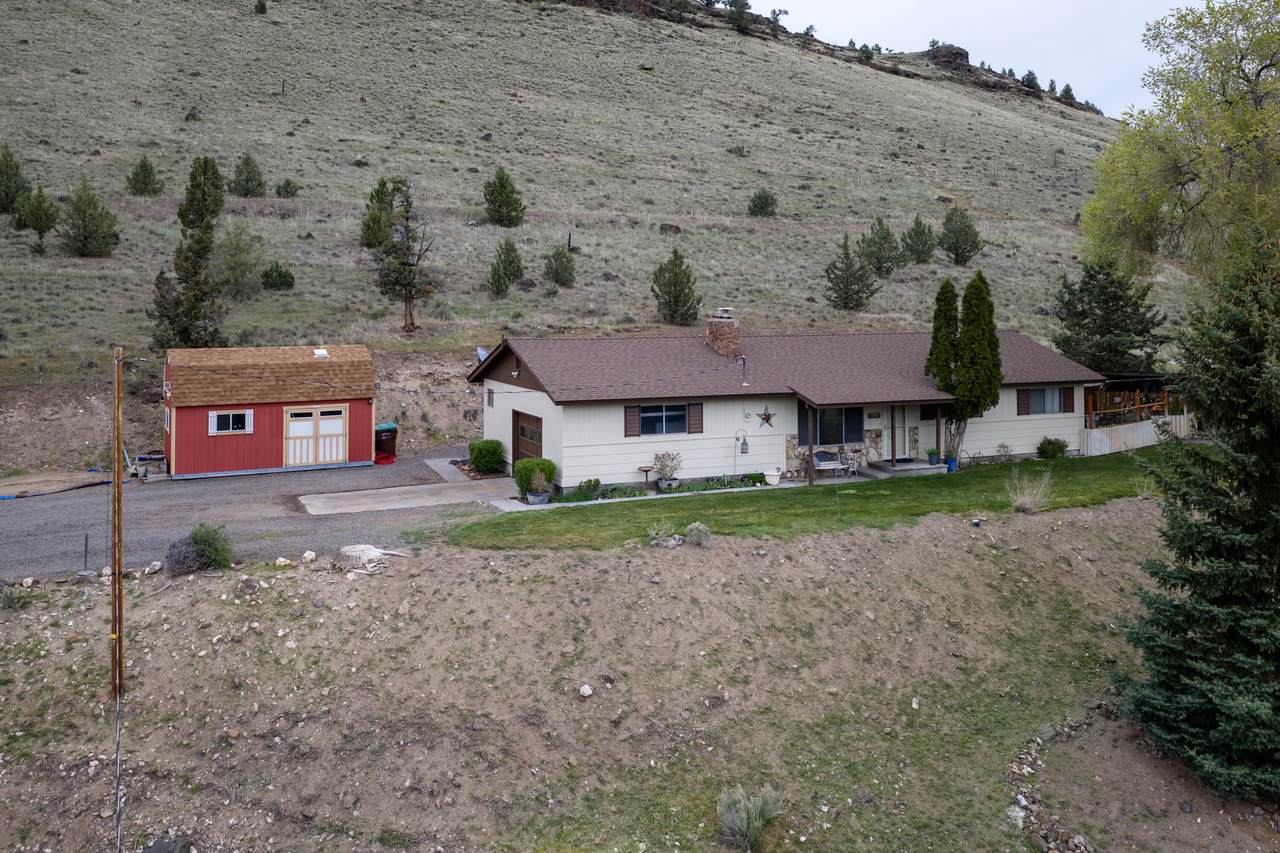 2577 Hill Street - Photo 1