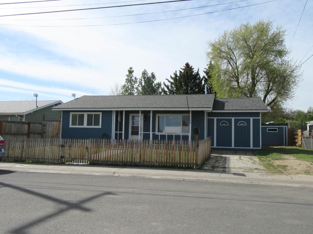 907 3rd Street - Photo 1