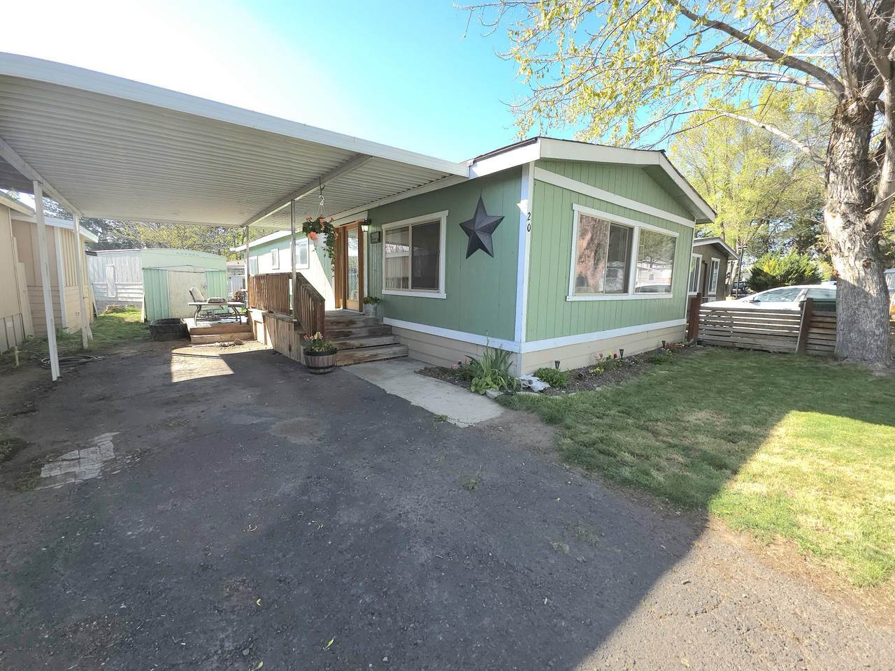 205 Lynn Boulevard - Photo 1
