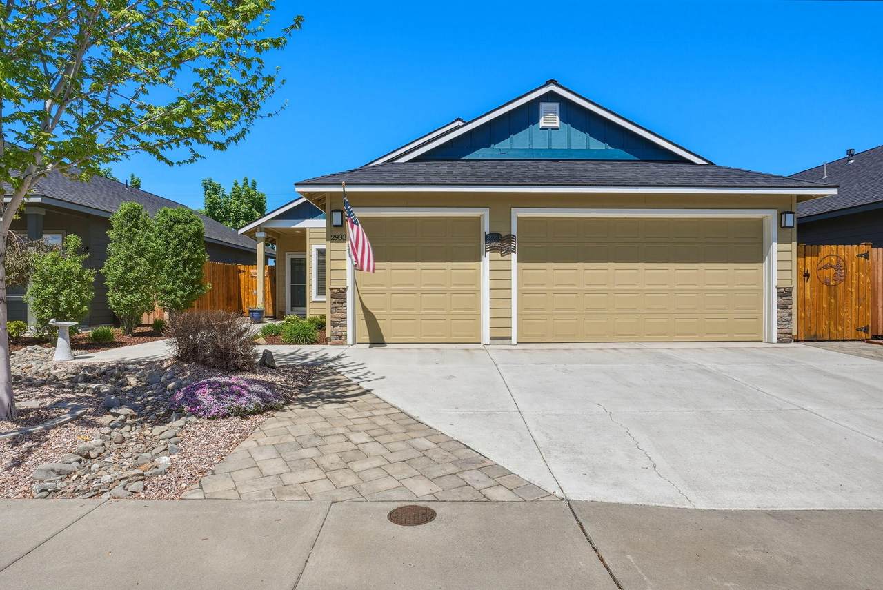 2933 Hemlock Lane - Photo 1