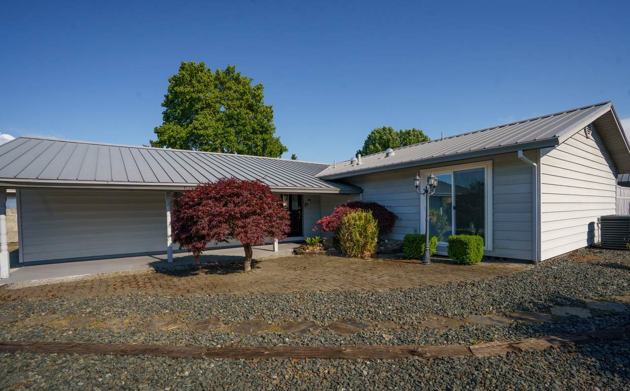 604 Hemlock Avenue - Photo 1