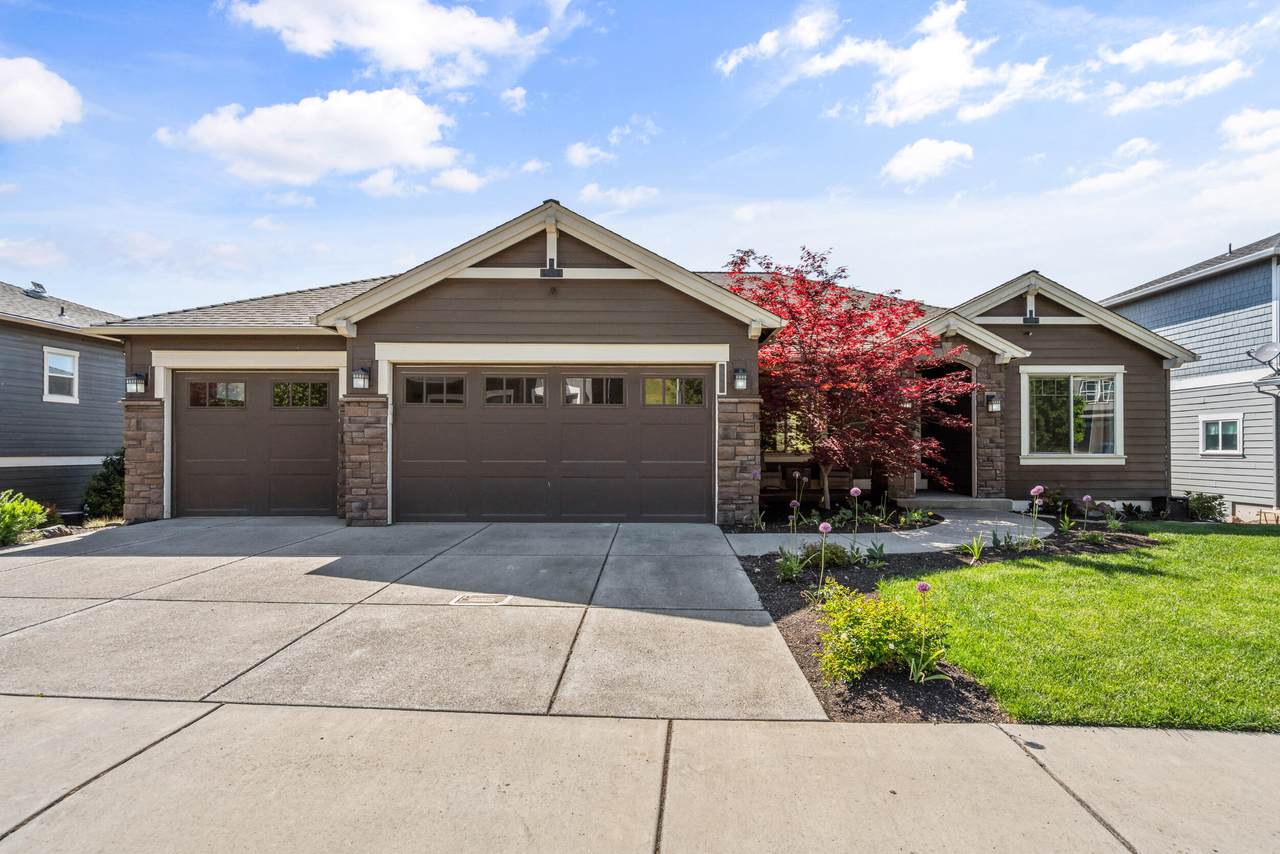 536 La Strada Circle - Photo 1
