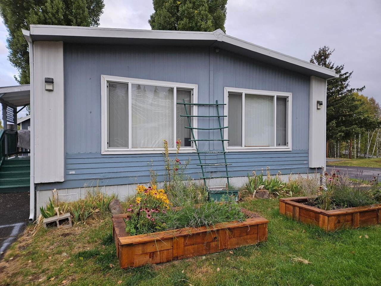 4000 Round Lake Road - Photo 1