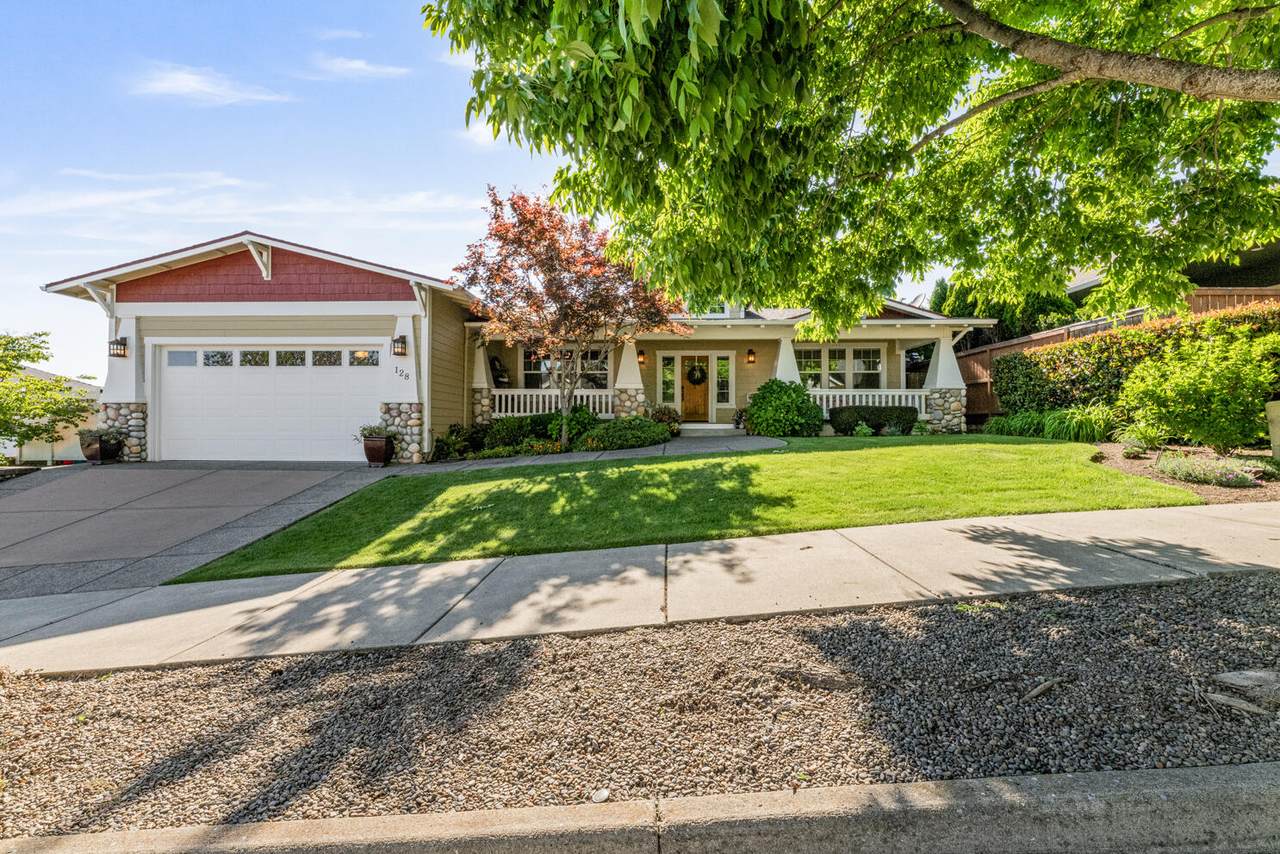 128 Oak Point Drive - Photo 1