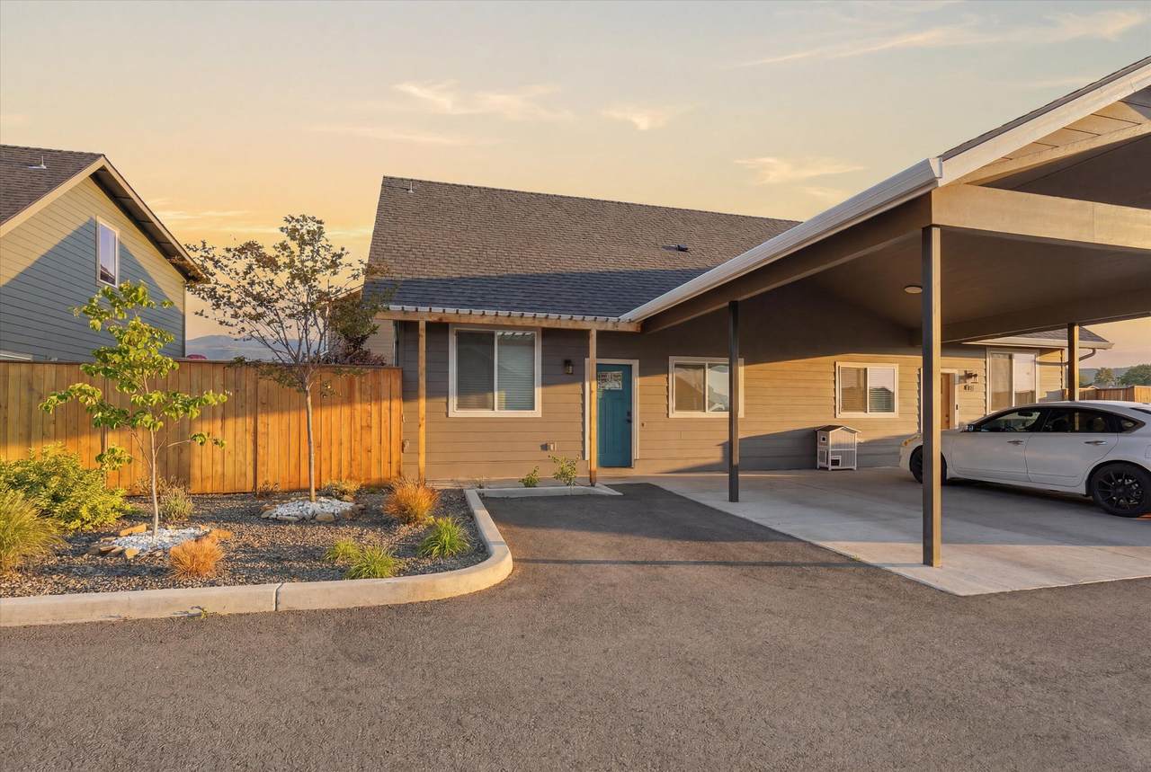 412 Azalea Court - Photo 1