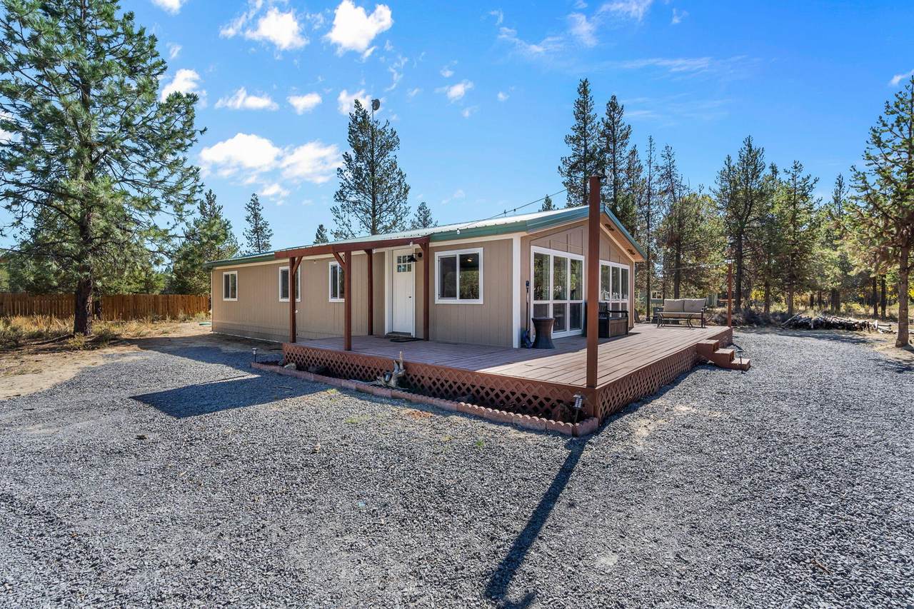 102 Hackett Drive - Photo 1