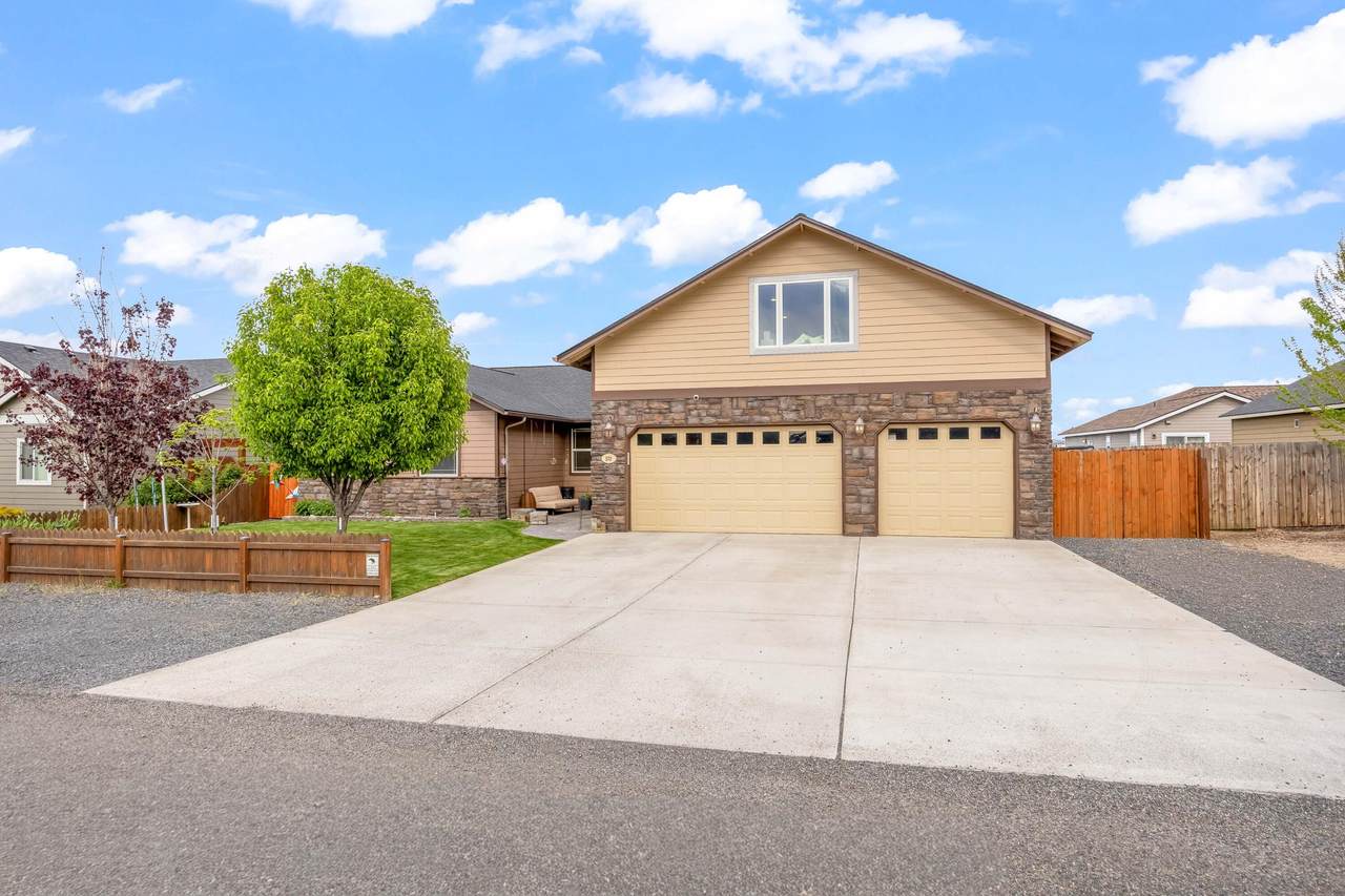 570 Mountain Ridge Drive - Photo 1