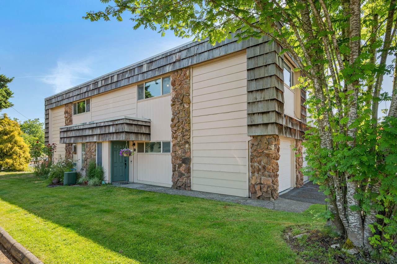 2727 Gateway Street - Photo 1