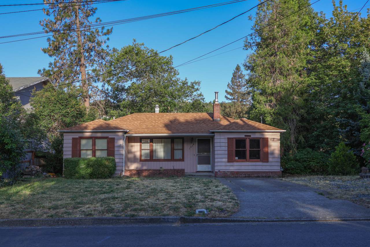 1434 Hawthorne Avenue - Photo 1