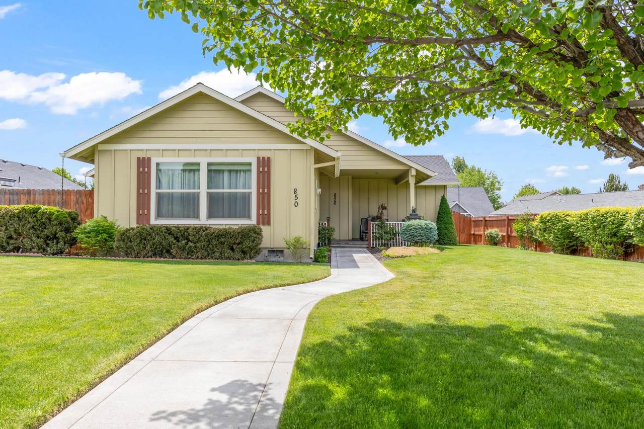 850 Quince Avenue - Photo 1