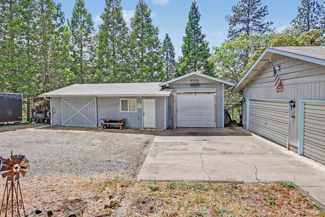 758 Summit Loop - Photo 1