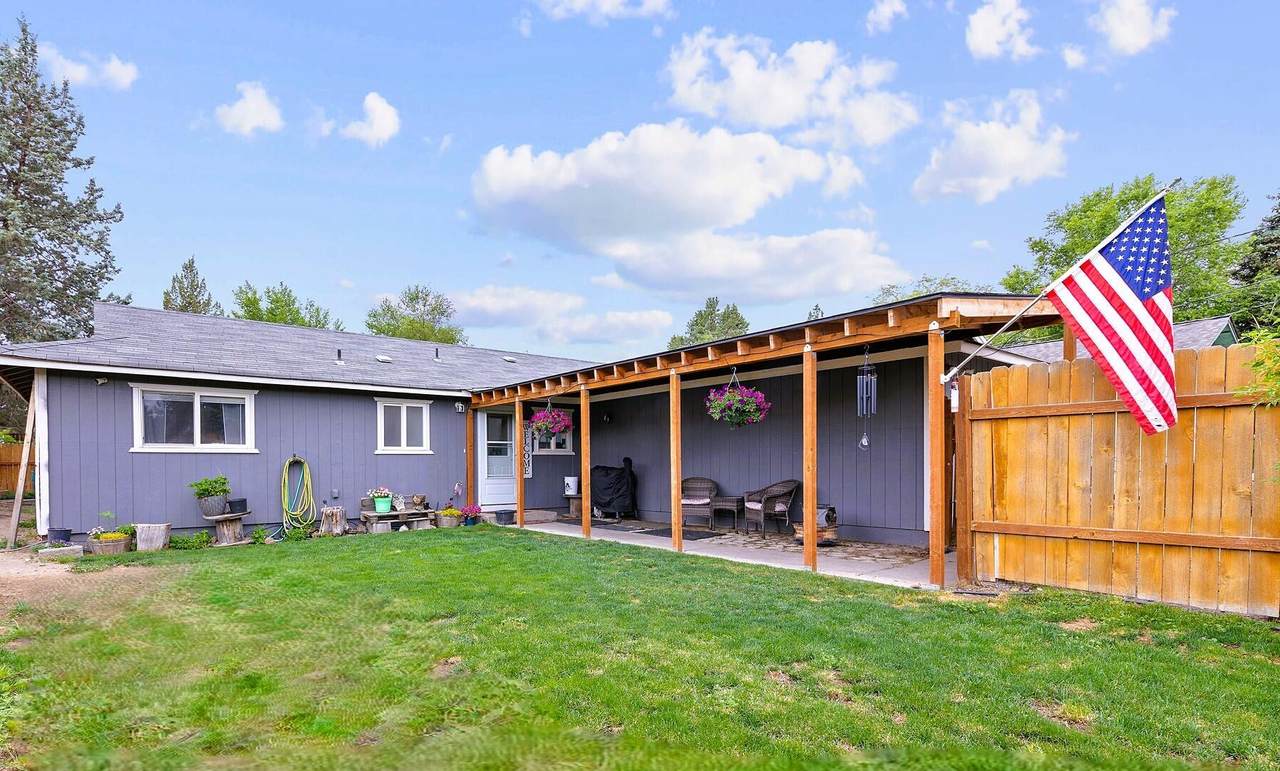 276 10th Street - Photo 1
