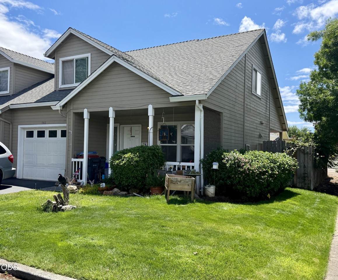 1902 Pebble Way - Photo 1