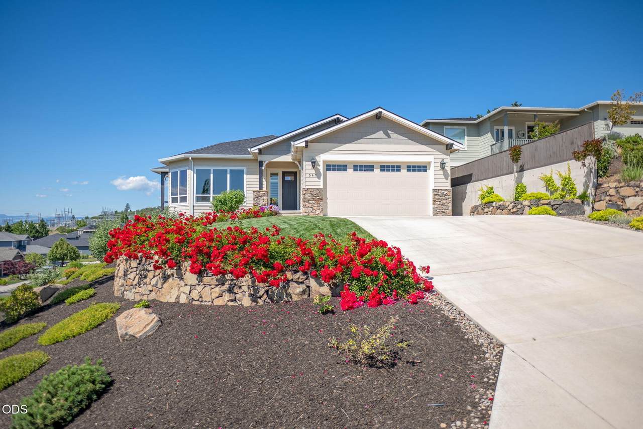 547 La Strada Circle - Photo 1