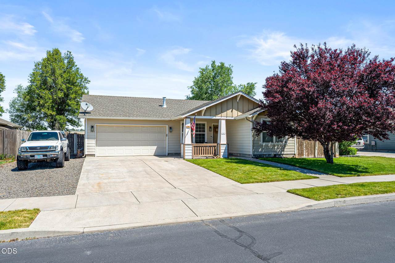 723 Stoneridge Loop - Photo 1