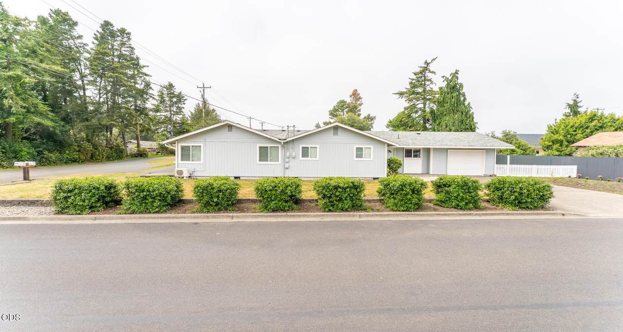 2025 Pine Street - Photo 1
