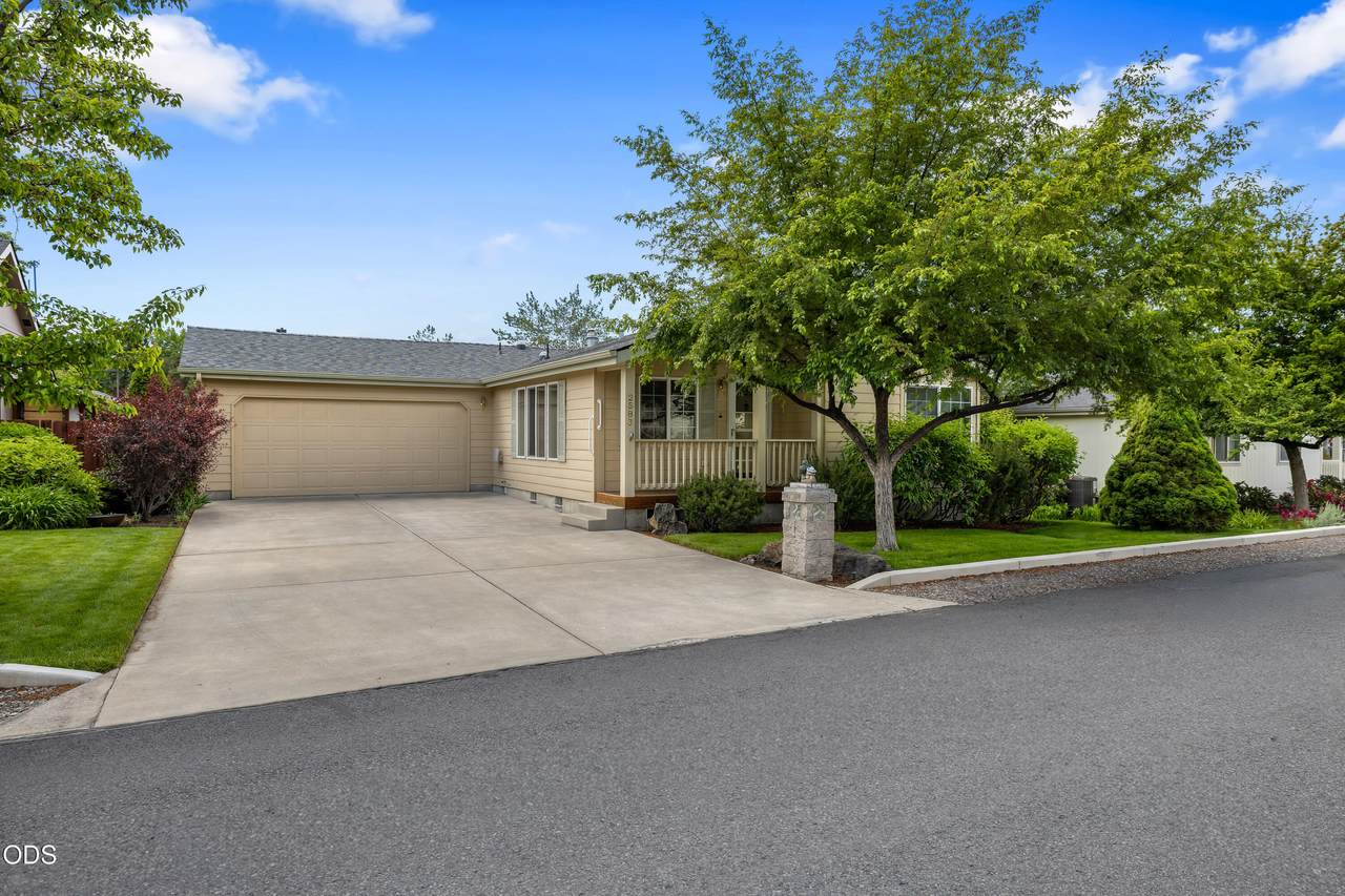 2583 Wintergreen Drive - Photo 1