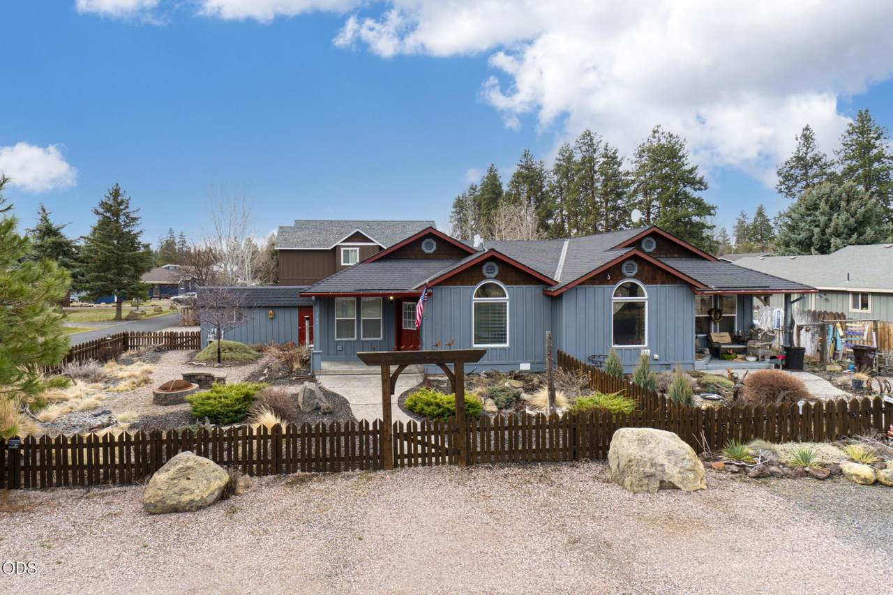 747 Black Butte Avenue - Photo 1