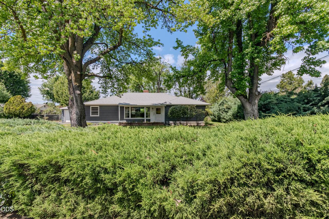1375 Crater Lake Avenue - Photo 1