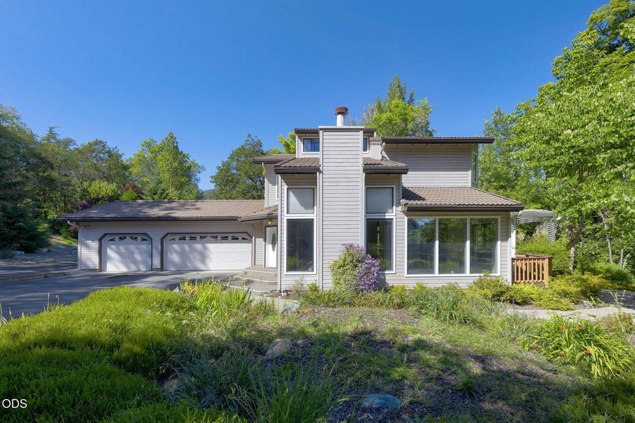 235 Glenoak Lane - Photo 1