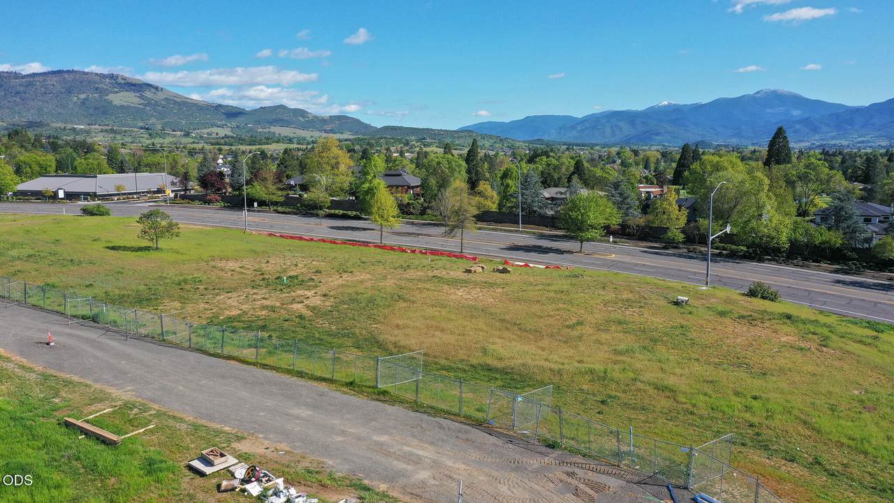 3256 Hillcrest Road - Photo 1