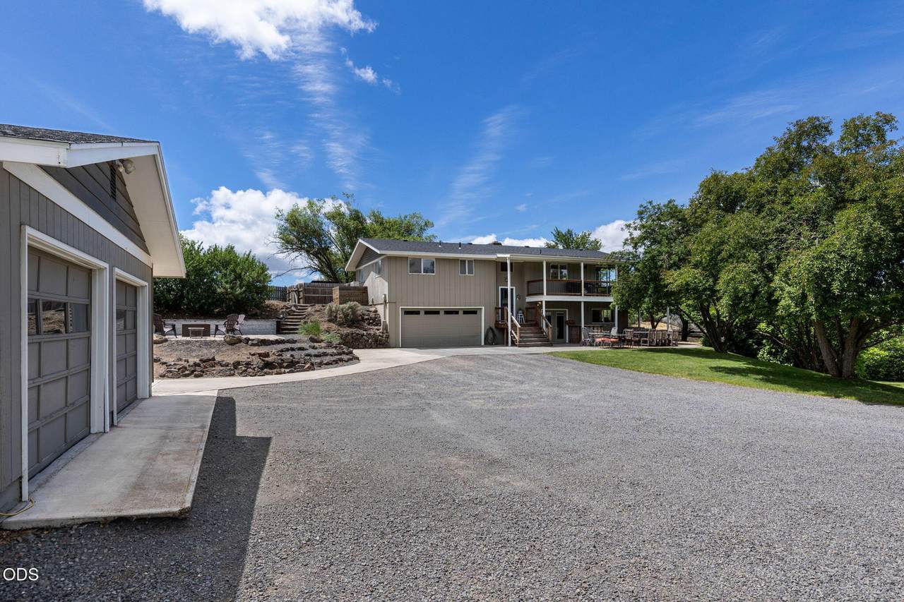 1561 Hilltop Lane - Photo 1