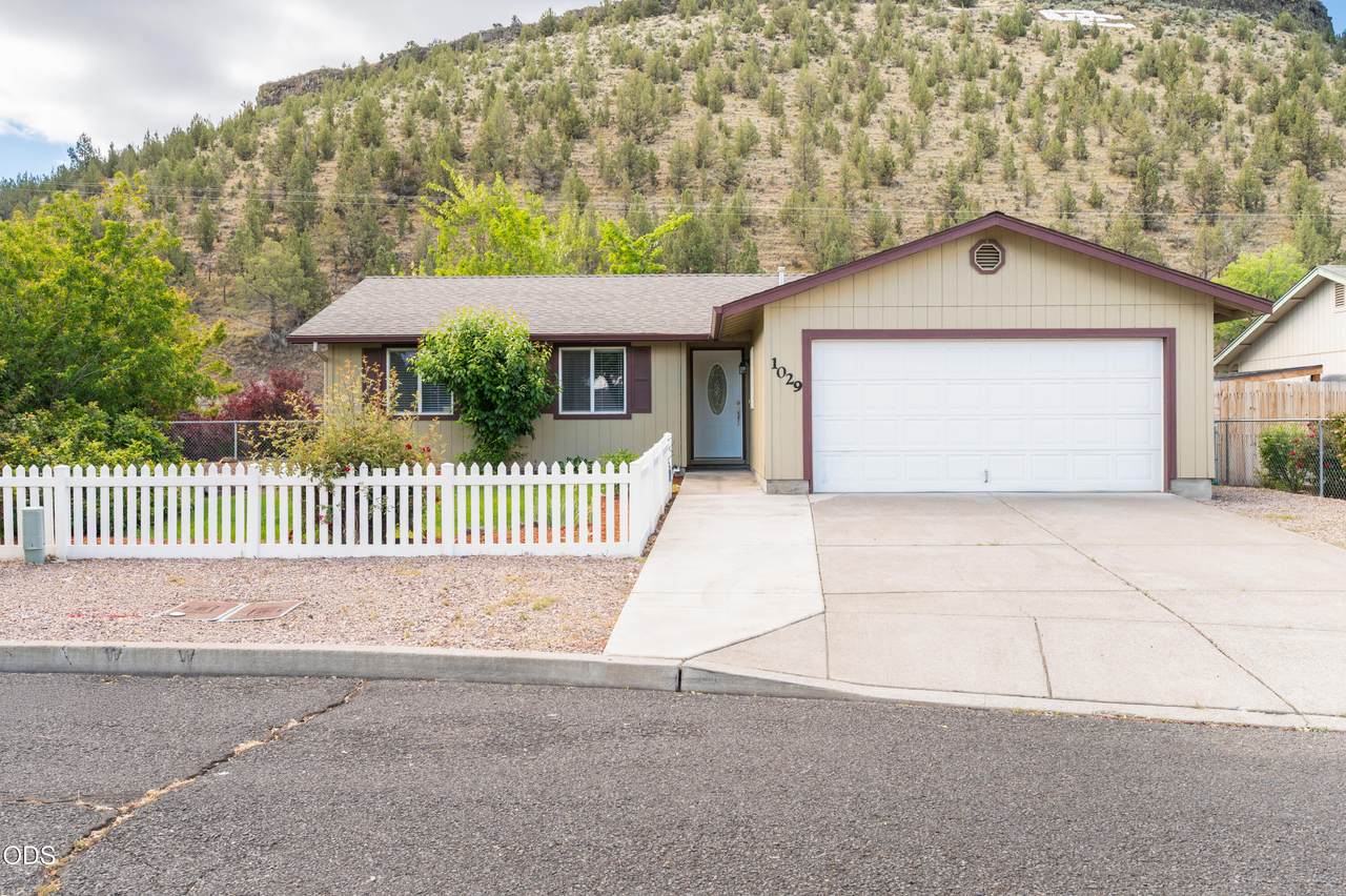 1029 Algonquian Loop - Photo 1
