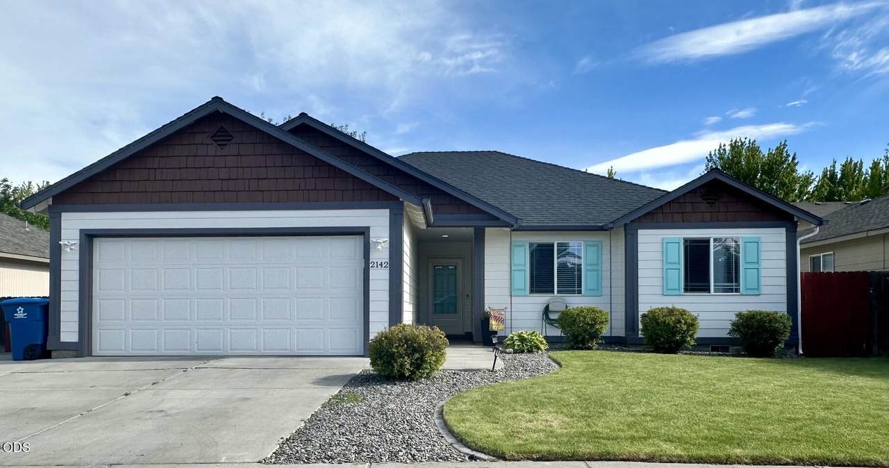 2142 Elm Avenue - Photo 1