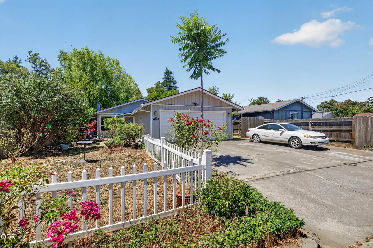 1688 Lillian Street - Photo 1