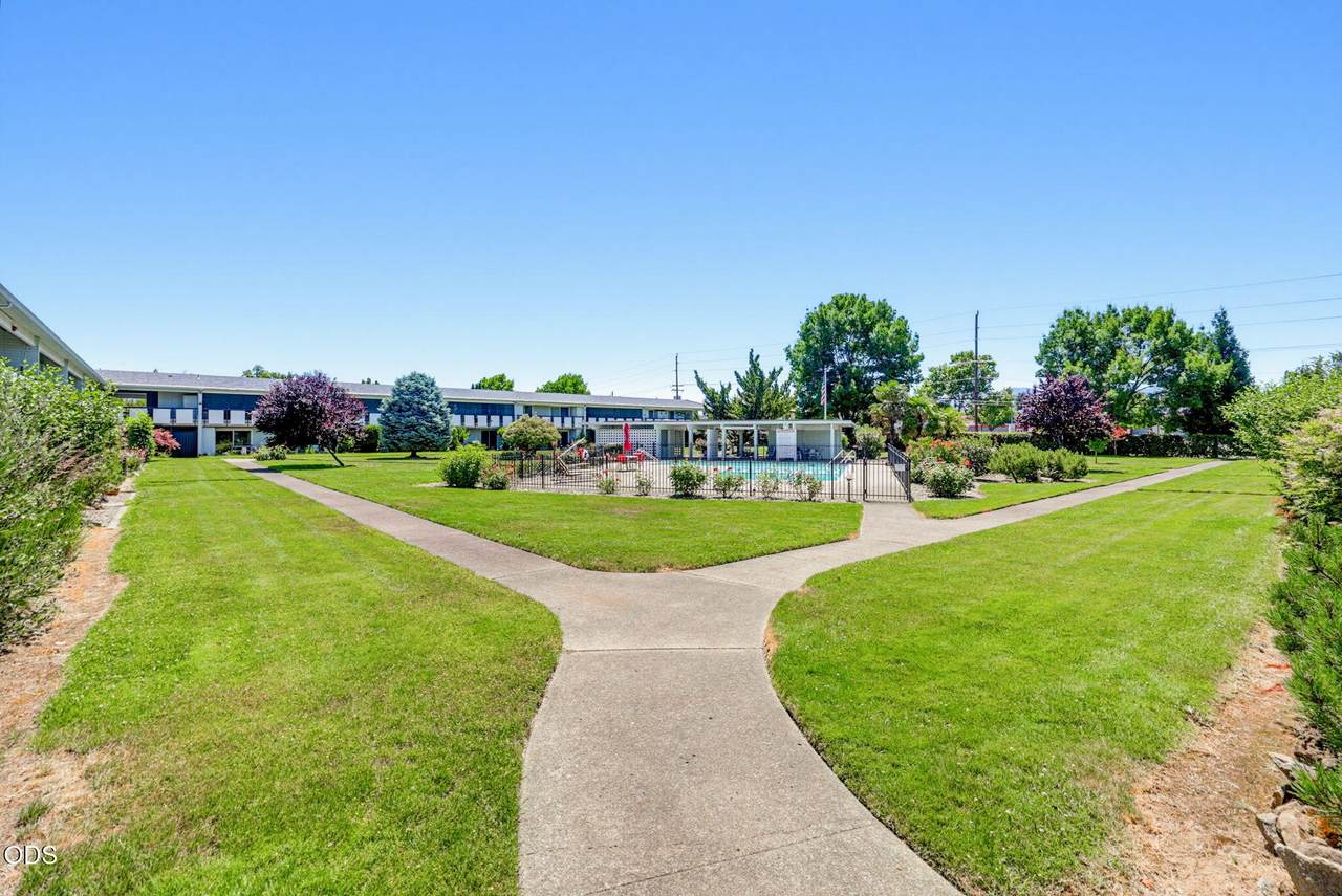 737 Stevens Street - Photo 1