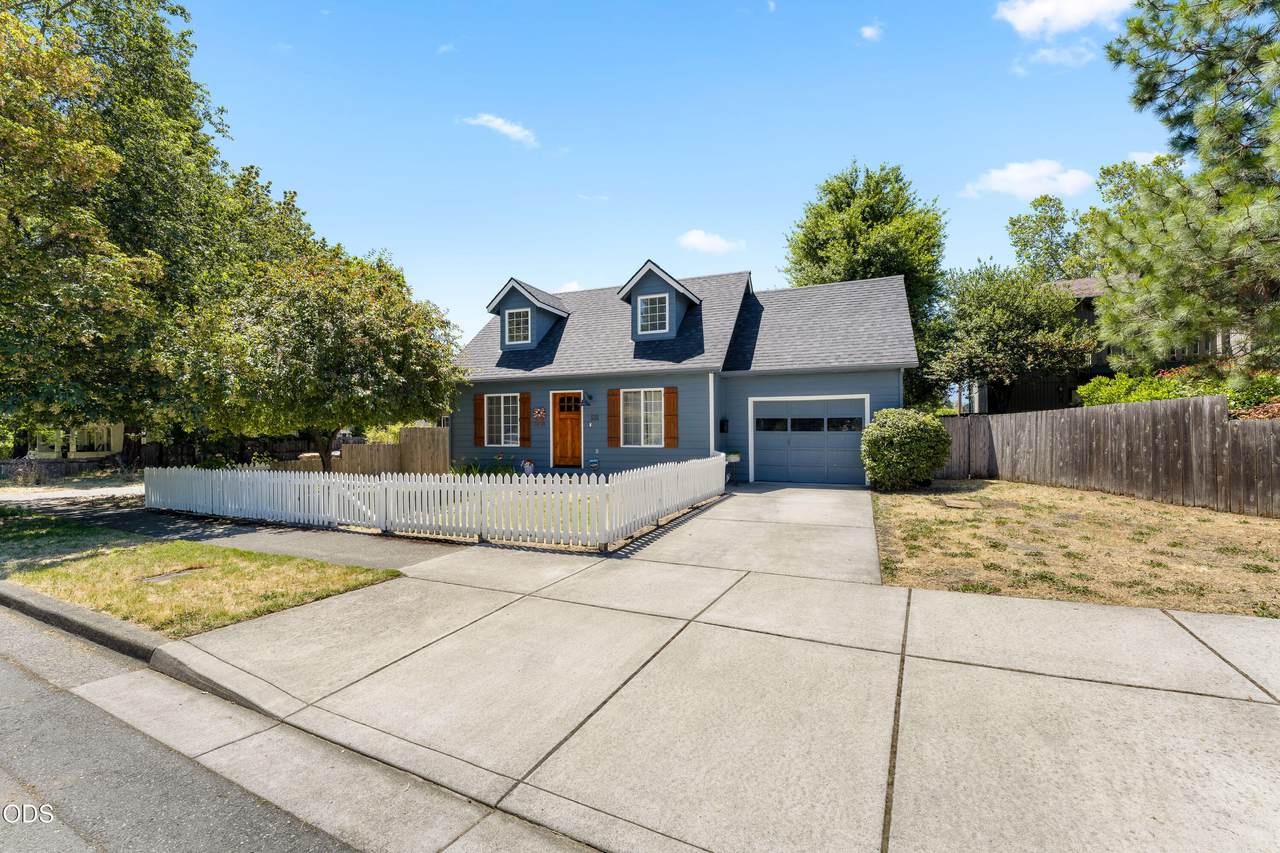 533 D Street - Photo 1