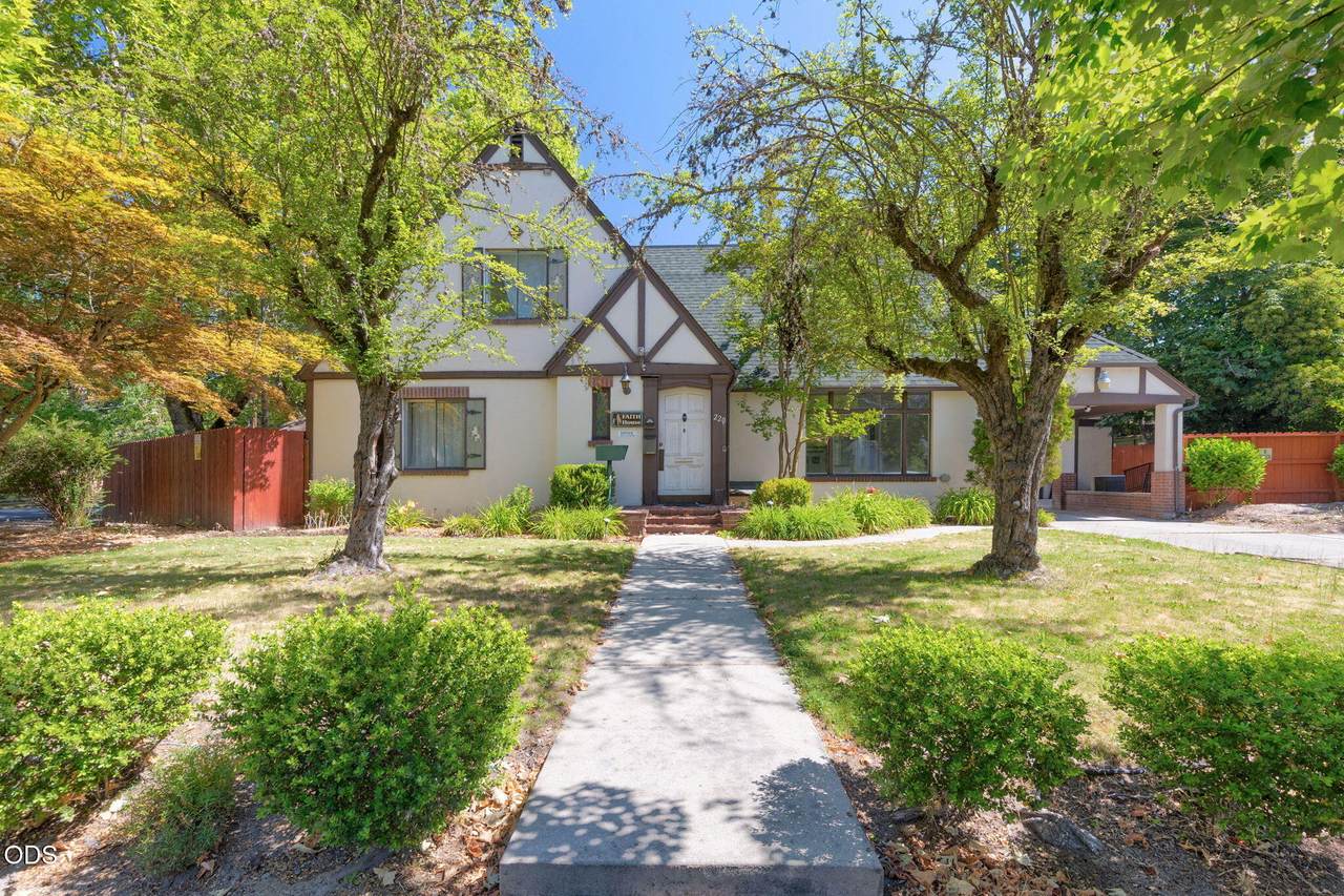 220 A Street - Photo 1
