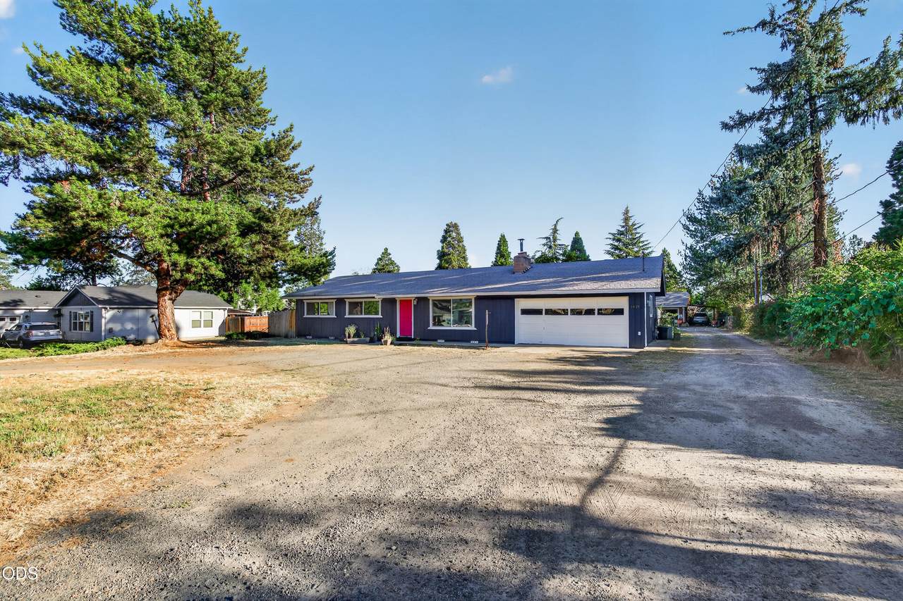2425 Mcandrews Road - Photo 1