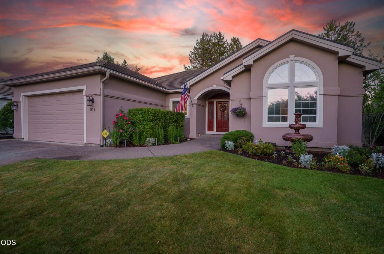 912 Mountain View Drive - Photo 1